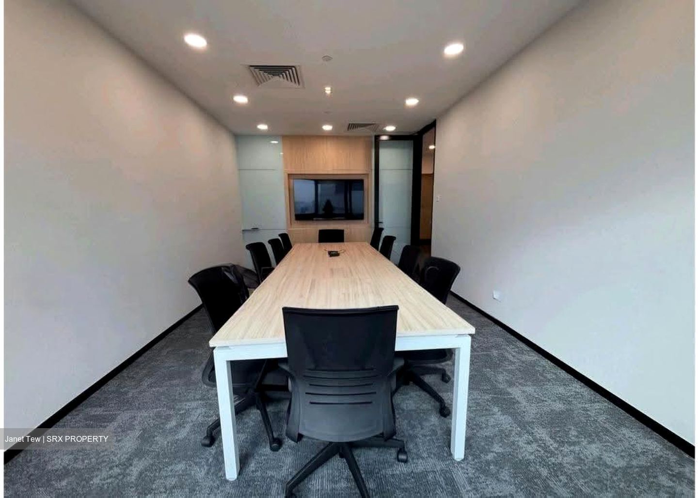 Chartered Bank Building (D1), Office #635878871